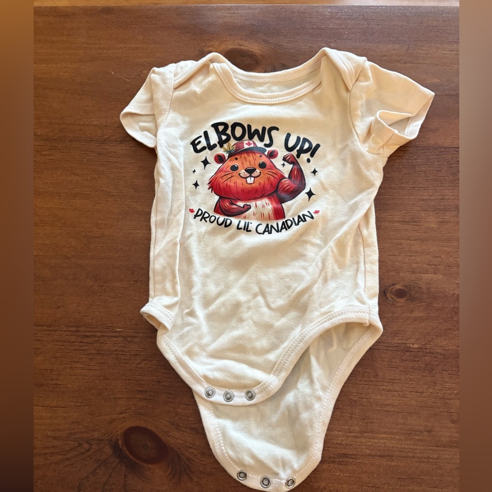 🩷 6 for $20 🩷 Cream Bodysuit with Bear Print Canada